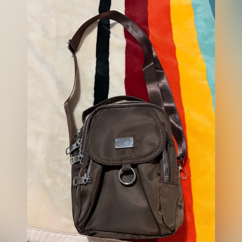 Water Resistant Nylon Crossbody 🔥